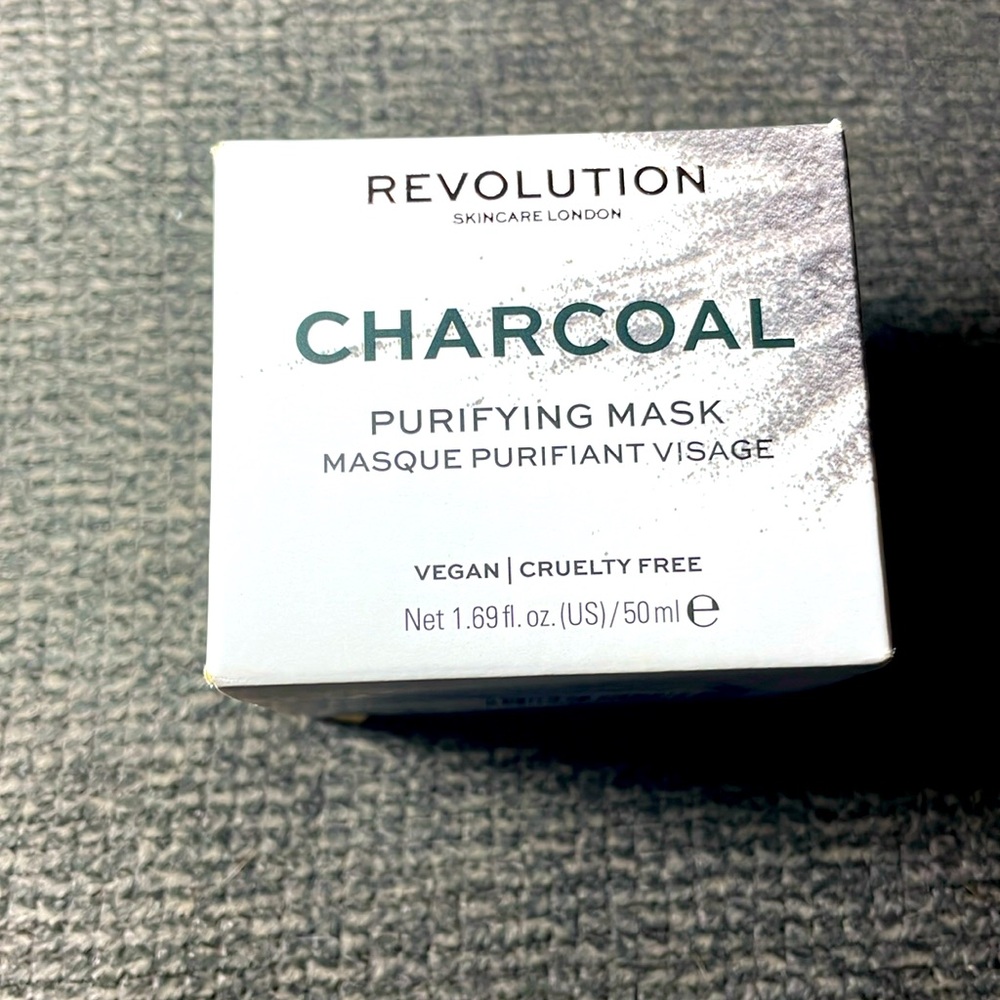 Revolution Beauty Charcoal Purifying Mask NwT